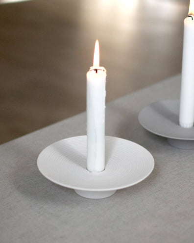 Tveta lysestake for kronelys, hvit D15cm