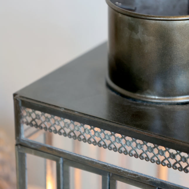 Rustikk lanterne i metall og glass, 33 cm