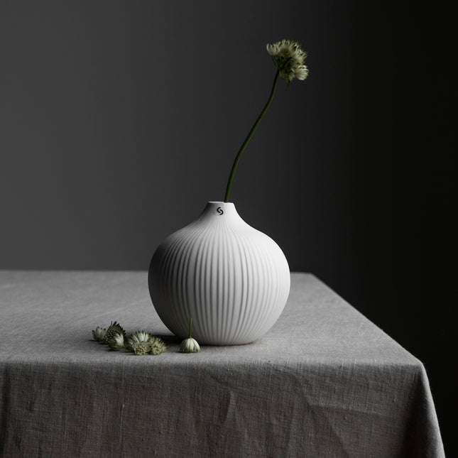 Frøbakken hvit vase i keramikk, 13 cm