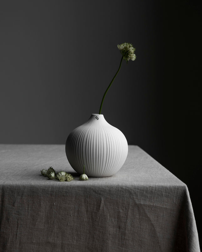 Frøbakken hvit vase i keramikk, 13 cm
