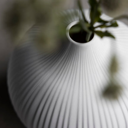 Frøbakken hvit vase i keramikk, 13 cm