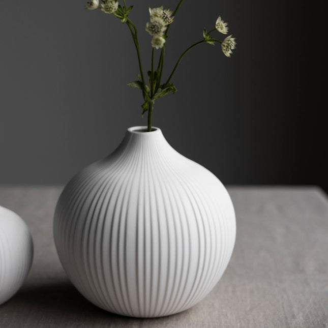 Frøbakken hvit vase i keramikk, 13 cm