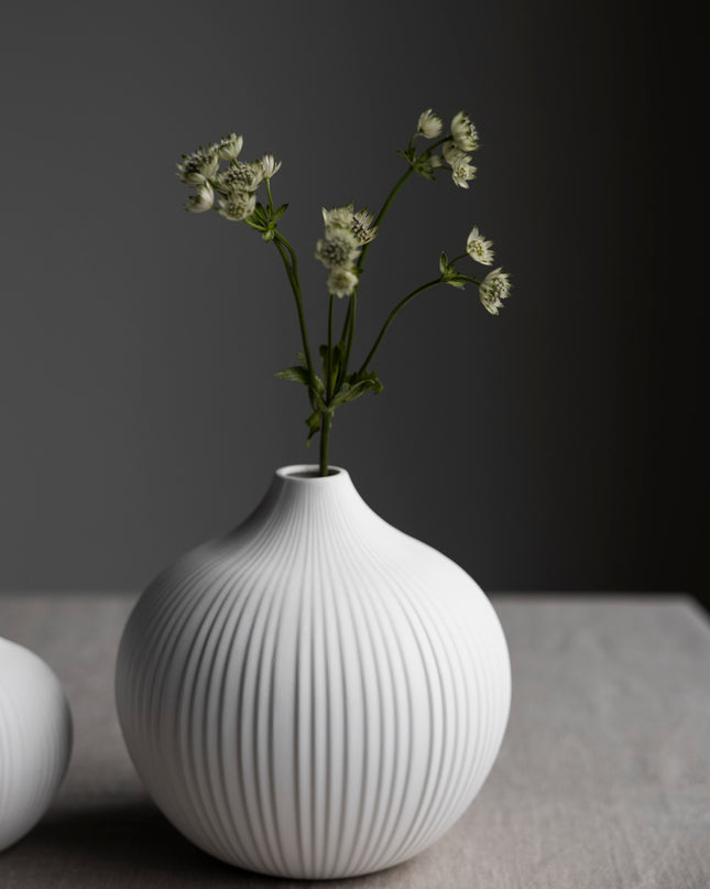 Frøbakken hvit vase i keramikk, 13 cm