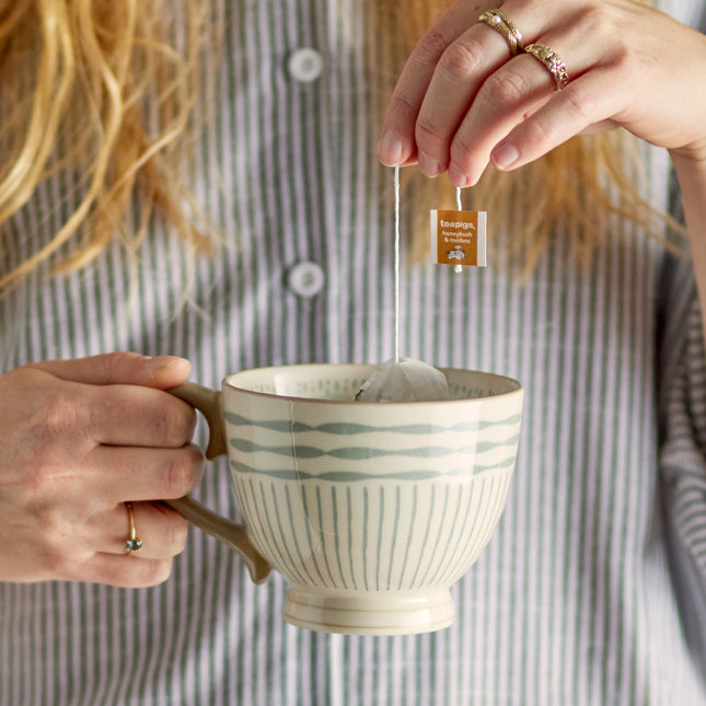 Maple kaffe- og tekopp med mønster i grønt