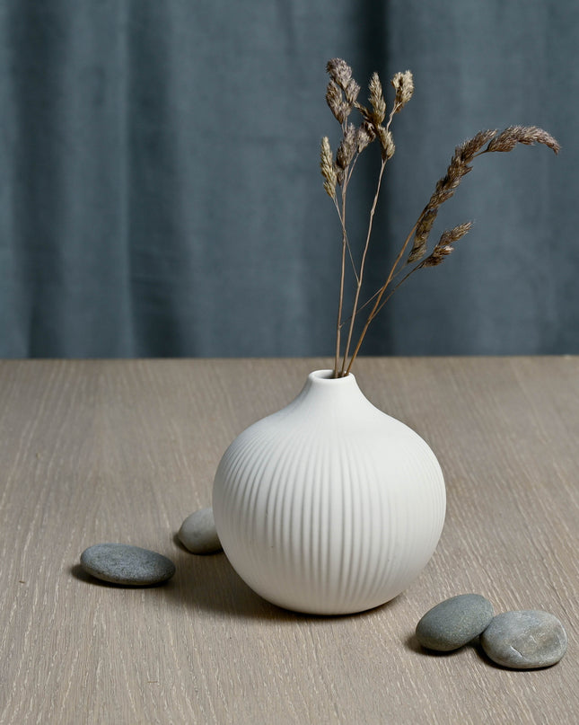 Frøbakken hvit vase i keramikk, 13 cm