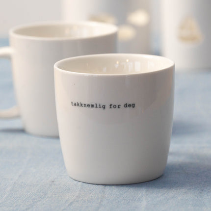 Krus i hvit porselen, "Takknemlig for deg"