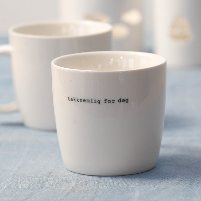 Krus i hvit porselen, "Takknemlig for deg"