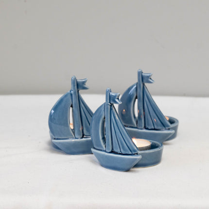 Lysholder for telys, blå seilbåt