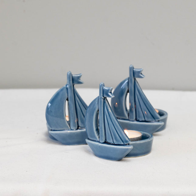 Lysholder for telys, blå seilbåt
