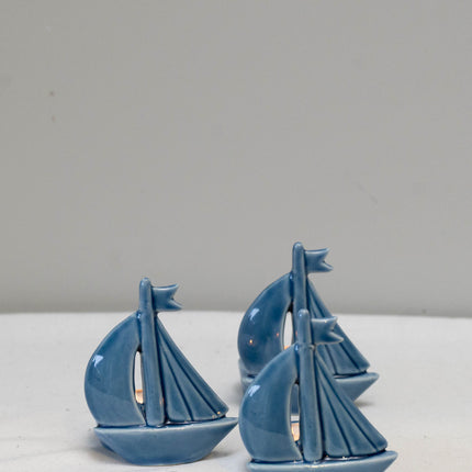 Lysholder for telys, blå seilbåt