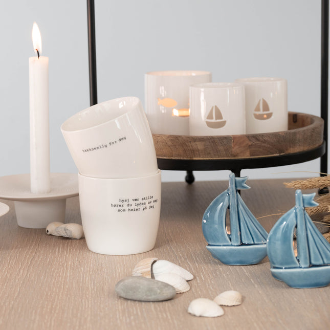 Krus i hvit porselen, "Takknemlig for deg"