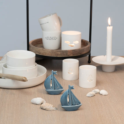 Lysholder for telys, blå seilbåt