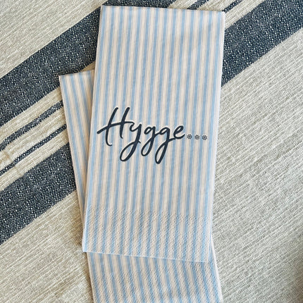 Blåstripet papirserviett med "hygge"