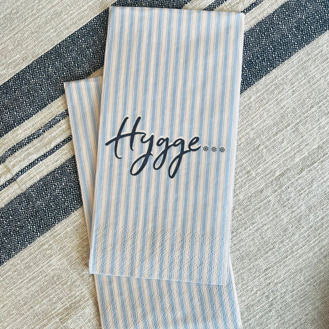 Blåstripet papirserviett med "hygge"