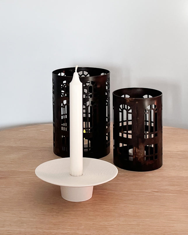 Tveta lysestake for kronelys, hvit D15cm